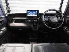 【室内】シートや内装各部への徹底した清掃を実施。 3