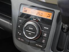 【オートエアコン】温度を設定すれば自動で快適な車内温度を保ちます。エアコン内部の高性能脱臭フィルターで車内のアレルゲンや花粉を除去。 7