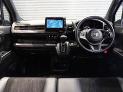 【室内】シートや内装各部への徹底した清掃を実施。 3
