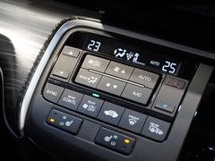 【オートエアコン】温度を設定すれば自動で快適な車内温度を保ちます。エアコン内部の高性能脱臭フィルターで車内のアレルゲンや花粉を除去。 7