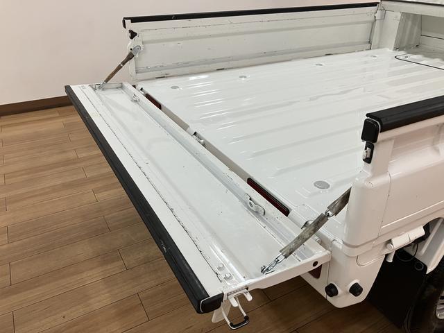 ハイゼットトラック ジャンボＳＡＩＩＩｔ　ＬＥＤヘッドライト／キーレス／作業灯　スマートアシストＩＩＩｔ　ＬＥＤヘッドライト／フォグ　オーディオレス　マニュアルエアコン　キーレスエントリー　作業灯　パワーウィンドウ　オーバーヘッドシェルフ　コーナーセンサー　横滑り防止（9枚目）