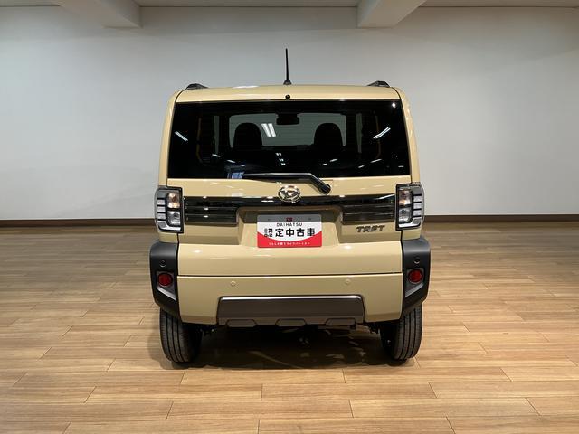 タフト Ｇターボ　ダーククロムベンチャー　Ｒ７年式／ＡＣＣ／Ｂカメラ　スカイフィールトップ　アダプティブクルーズコントロール　ＬＥＤヘッドランプ／フォグランプ　運転席／助手席シートヒーター　　キーフリー　電動パーキングブレーキ　バックカメラ　１５インチアルミホイール（10枚目）