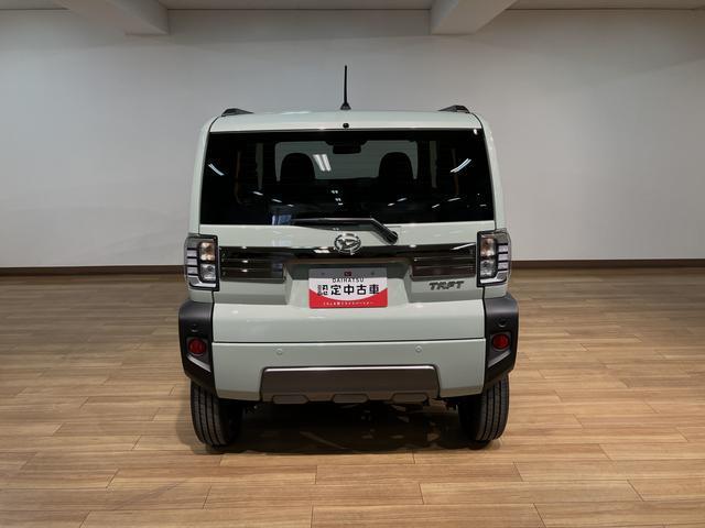 タフト Ｇターボ　ダーククロムベンチャー　Ｒ７年式届出済未使用車　スカイフィールトップ　ＬＥＤヘッドランプ　ＬＥＤフォグランプ　運転席／助手席シートヒーター　プッシュボタンスタート　キーフリーシステム　電動パーキングブレーキ　バックカメラ　１５インチアルミホイール（31枚目）