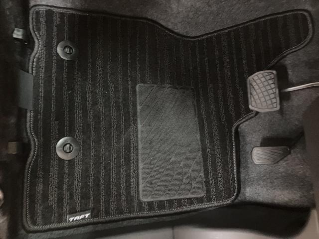 タフト Ｇターボ　ダーククロムベンチャー　バックカメラ対応／ＡＣＣ　スカイフィールトップ　アダプティブクルーズコントロール　ＬＥＤヘッド／フォグ　運／助シートヒーター　プッシュボタンスタート　キーフリー　電動パーキングブレーキ　バックカメラ　１５インチアルミホイール（9枚目）