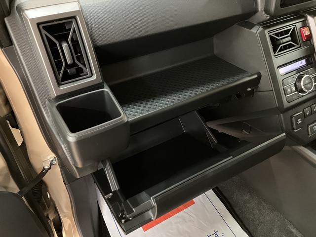 タフト Ｇターボ　ダーククロムベンチャー　バックカメラ対応／ＡＣＣ　スカイフィールトップ　アダプティブクルーズコントロール　ＬＥＤヘッド／フォグ　運／助シートヒーター　プッシュボタンスタート　キーフリー　電動パーキングブレーキ　バックカメラ　１５インチアルミホイール（25枚目）