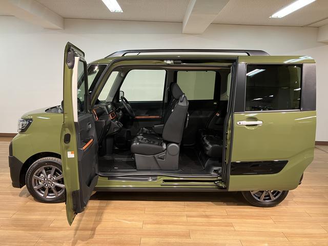 �O��̃h�A�Ƀs���|��������邱�Ƃɂ���Đ��܂ꂽ��J���̃h�A�́A�傫�ȉו��̏o��������A���q�l�Ƃ̏��~����X���|�Y�I