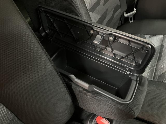 �q�V�^�U�o�^�A�͏o�ϖ��g�p�̃^���g�t�@���N���X�I�l�C�̃J�[�L�[�F�ŏ����������[�i�r�Ƀo�b�N�J�����A�i�r�A���O��h�����R�����ł���J�[�y�b�g�}�b�g���t���Ă܂��̂ł��̂܂܂���肢��������X�����X�X���ԁI