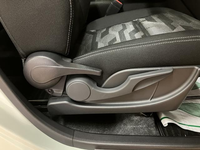 タフト Ｇターボ　ダーククロムベンチャー　Ｒ７年式／バックカメラ対応　スカイフィールトップ　アダプティブクルーズコントロール　ＬＥＤヘッド／フォグ　運／助シートヒーター　プッシュボタンスタート　キーフリー　電動パーキングブレーキ　バックカメラ　１５インチアルミホイール（22枚目）