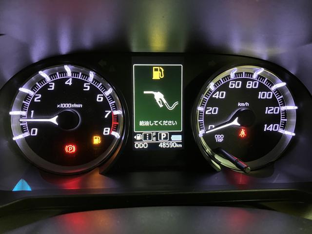 視認性がよい自発光式メーターで逆光やトンネル走行時も見やすいんです♪燃費計や外気温、航続可能距離がわかるマルチインフォメーションディスプレイ付きです☆