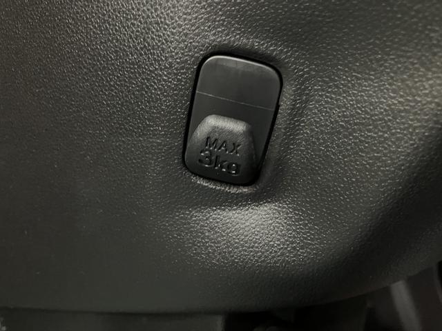 【ショッピングフック】　お買い物をした荷物を引っ掛けられ便利なアイテム♪使用しない時は格納できます☆タマゴやパンなど潰れやすい物を掛けるのに便利ですよ♪