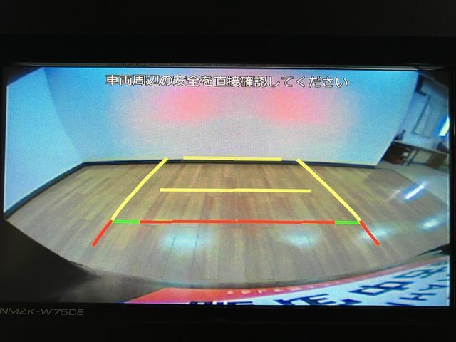 見えにくい後方をカーナビ画面で確認できるので非常にありがたい装備ですね♪　純正のカーナビ連動です☆