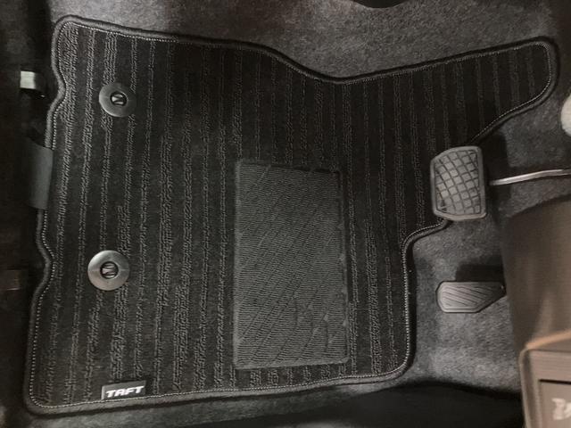 タフト Ｇターボ　ダーククロムベンチャー　２５年ナビ／ＦＲドラレコ　スカイフィールトップ　アダプティブクルーズコントロール　ＬＥＤヘッド／フォグ　運／助シートヒーター　プッシュボタンスタート　キーフリー　電動パーキングブレーキ　バックカメラ　１５インチアルミホイール（9枚目）