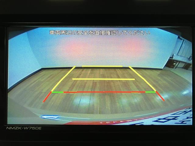 見えにくい後方をカーナビ画面で確認できるので非常にありがたい装備ですね♪　純正のカーナビ連動です☆