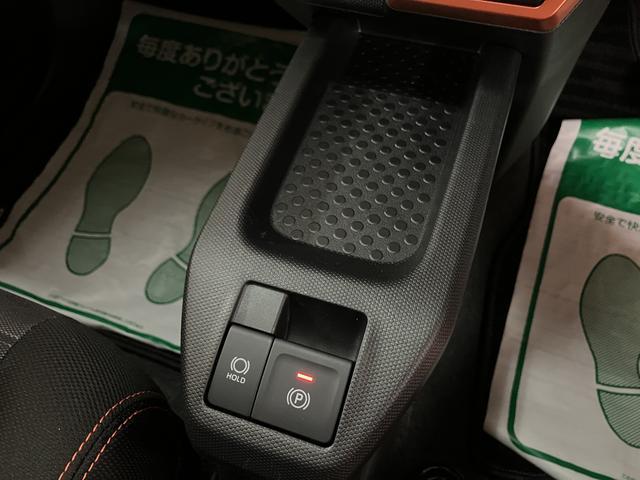 【電動パーキング】指先だけで簡単に操作が可能な電動パーキングブレーキを搭載♪また、渋滞時や駐車券を取るシーンなどで便利なオートブレーキホールド機能も搭載☆