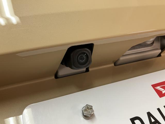 見えにくい後方をカーナビ画面で確認できるので非常にありがたい装備ですね♪　純正のカーナビ連動です☆