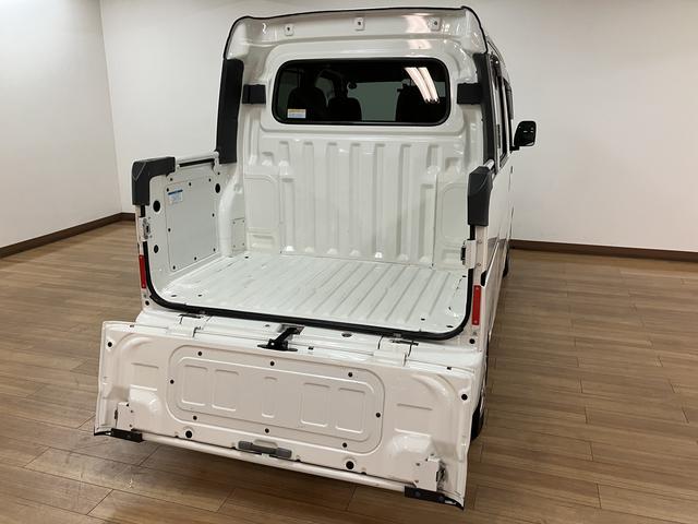 ハイゼットカーゴ デッキバンＧ／ナビ／前ドラレコ／４ＷＤ／キーレス　１年間走行距離無制限保証／走行３．２万ｋｍ／ナビ（ＮＭＺＫ－Ｗ６７Ｄ）／社外前ドラレコ／ハロゲンヘッドライト／キーレスエントリー／マニュアルエアコン／フロントパワーウィンドウ／マット／バイザー（17枚目）