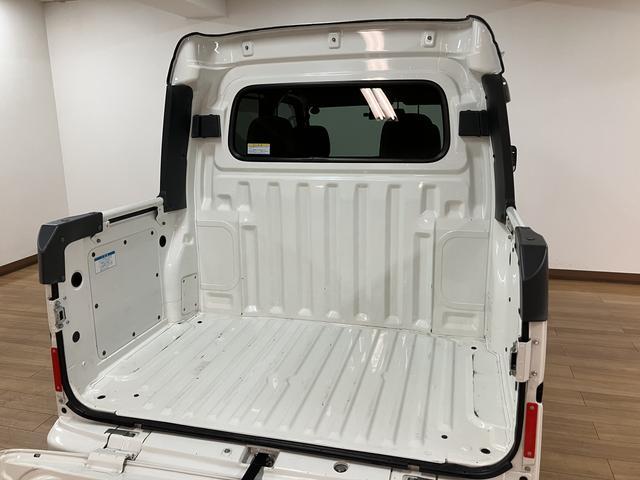 ハイゼットカーゴ デッキバンＧ／ナビ／前ドラレコ／４ＷＤ／キーレス　１年間走行距離無制限保証／走行３．２万ｋｍ／ナビ（ＮＭＺＫ－Ｗ６７Ｄ）／社外前ドラレコ／ハロゲンヘッドライト／キーレスエントリー／マニュアルエアコン／フロントパワーウィンドウ／マット／バイザー（18枚目）