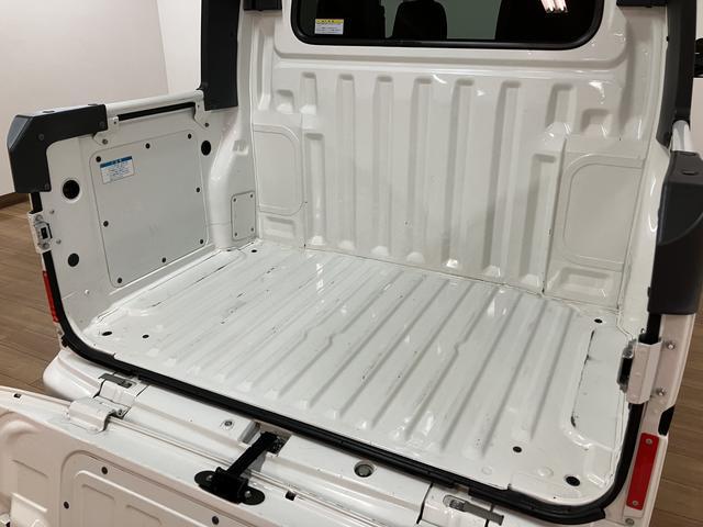 ハイゼットカーゴ デッキバンＧ／ナビ／前ドラレコ／４ＷＤ／キーレス　１年間走行距離無制限保証／走行３．２万ｋｍ／ナビ（ＮＭＺＫ－Ｗ６７Ｄ）／社外前ドラレコ／ハロゲンヘッドライト／キーレスエントリー／マニュアルエアコン／フロントパワーウィンドウ／マット／バイザー（19枚目）