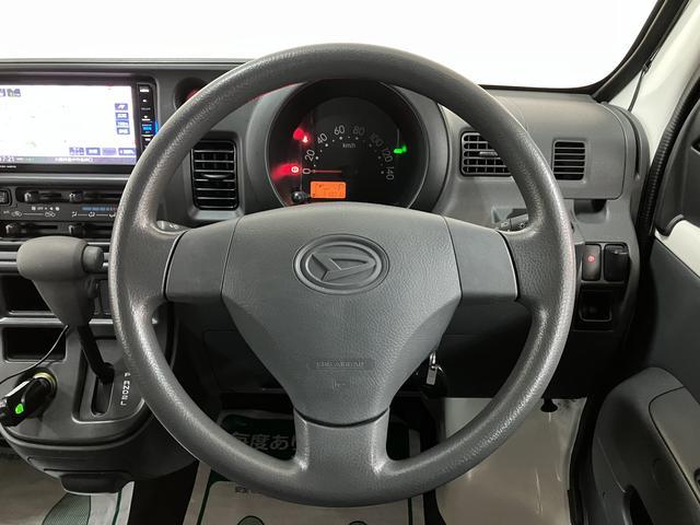 ハイゼットカーゴ デッキバンＧ／ナビ／前ドラレコ／４ＷＤ／キーレス　１年間走行距離無制限保証／走行３．２万ｋｍ／ナビ（ＮＭＺＫ－Ｗ６７Ｄ）／社外前ドラレコ／ハロゲンヘッドライト／キーレスエントリー／マニュアルエアコン／フロントパワーウィンドウ／マット／バイザー（23枚目）