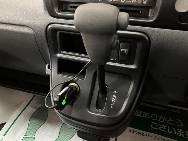 ハイゼットカーゴ デッキバンＧ／ナビ／前ドラレコ／４ＷＤ／キーレス　１年間走行距離無制限保証／走行３．２万ｋｍ／ナビ（ＮＭＺＫ－Ｗ６７Ｄ）／社外前ドラレコ／ハロゲンヘッドライト／キーレスエントリー／マニュアルエアコン／フロントパワーウィンドウ／マット／バイザー（25枚目）