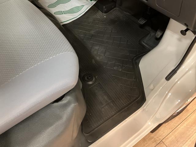 ハイゼットカーゴ デッキバンＧ／ナビ／前ドラレコ／４ＷＤ／キーレス　１年間走行距離無制限保証／走行３．２万ｋｍ／ナビ（ＮＭＺＫ－Ｗ６７Ｄ）／社外前ドラレコ／ハロゲンヘッドライト／キーレスエントリー／マニュアルエアコン／フロントパワーウィンドウ／マット／バイザー（32枚目）