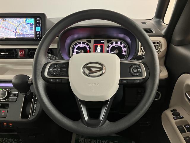 �X�e�A�����O�E�葤�Ɉ��S�^�]�x���@�\�̃A�_�v�e�B�u�N���[�Y�R���g���[�����R���g���[������X�C�b�`�A���葤�ɃI�[�f�B�I�֘A�̃R���g���[���X�C�b�`��z�u�A��������炷���ƂȂ��^�]�ɏW���ł��܂��B