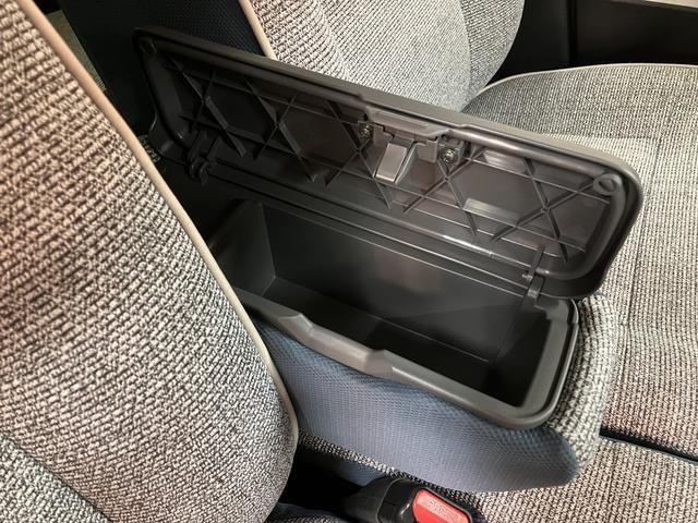 ムーヴキャンバス ストライプスＧ　２５年ナビ／ＦＲドラレコ／バックカメラ　サポカーＳワイド適合　バックカメラ対応　ＵＳＢ接続端子　電動パーキングブレーキ　シートヒーター　両側オートスライドドア　Ｐスタート　ホッとカップホルダー　キーフリー（30枚目）