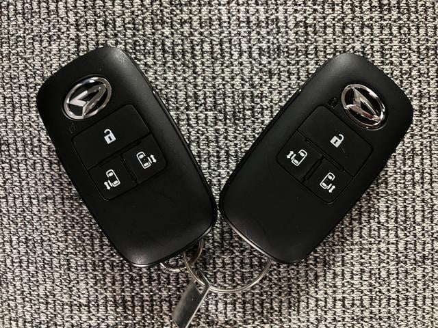 ムーヴキャンバス ストライプスＧ　弊社元試乗車／２５年ナビ／バックカメラ　サポカーＳワイド適合　バックカメラ対応　ＵＳＢ接続端子　電動パーキングブレーキ　シートヒーター　両側オートスライドドア　Ｐスタート　ホッとカップホルダー　キーフリー（8枚目）