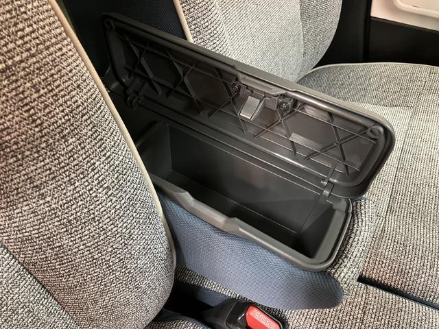 ムーヴキャンバス ストライプスＧ　弊社元試乗車／２５年ナビ／バックカメラ　サポカーＳワイド適合　バックカメラ対応　ＵＳＢ接続端子　電動パーキングブレーキ　シートヒーター　両側オートスライドドア　Ｐスタート　ホッとカップホルダー　キーフリー（28枚目）