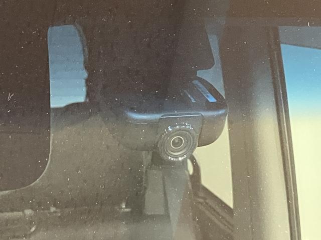 タント カスタムRS トップエディションリミテッドSAIII ナビ スマートアシストIII LEDヘッドライト 8インチナビ パノラマカメラ ドラレコ ETC 両側電動スライドドア オートエアコン キーフリー 盗難防止セキュリティアラーム(8枚目)