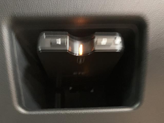 タント カスタムRS トップエディションリミテッドSAIII ナビ スマートアシストIII LEDヘッドライト 8インチナビ パノラマカメラ ドラレコ ETC 両側電動スライドドア オートエアコン キーフリー 盗難防止セキュリティアラーム(9枚目)