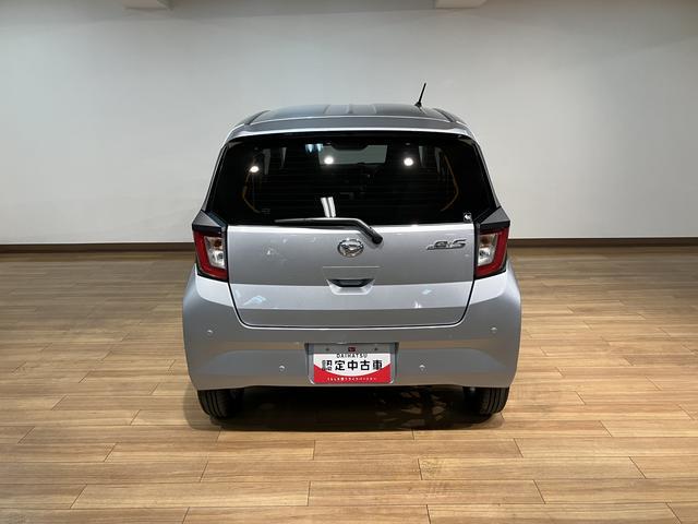 ���ˏグ���̃o�b�N�h�A�ŉJ�̓��̉ו��̐ς݉��낵�����S��