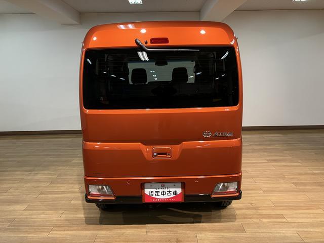 ���ˏグ���̃o�b�N�h�A�ŉJ�̓��̉ו��̐ς݉��낵�����S��