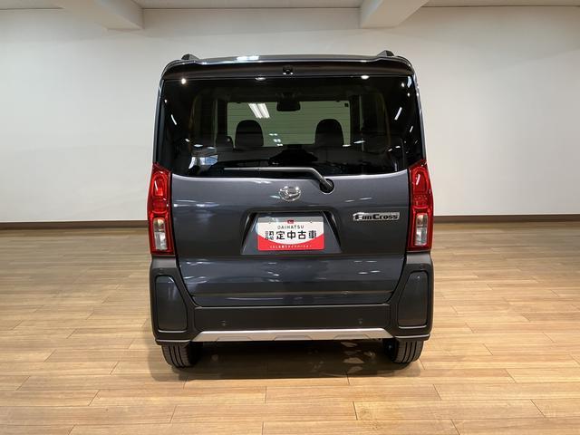 ���ˏグ���̃o�b�N�h�A�ŉJ�̓��̉ו��̐ς݉��낵�����S��