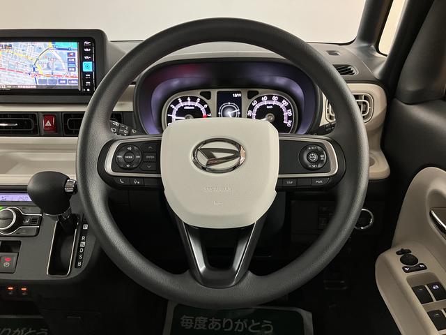 �X�e�A�����O�E�葤�Ɉ��S�^�]�x���@�\�̃A�_�v�e�B�u�N���[�Y�R���g���[�����R���g���[������X�C�b�`�A���葤�ɃI�[�f�B�I�֘A�̃R���g���[���X�C�b�`��z�u�A��������炷���ƂȂ��^�]�ɏW���ł��܂��B