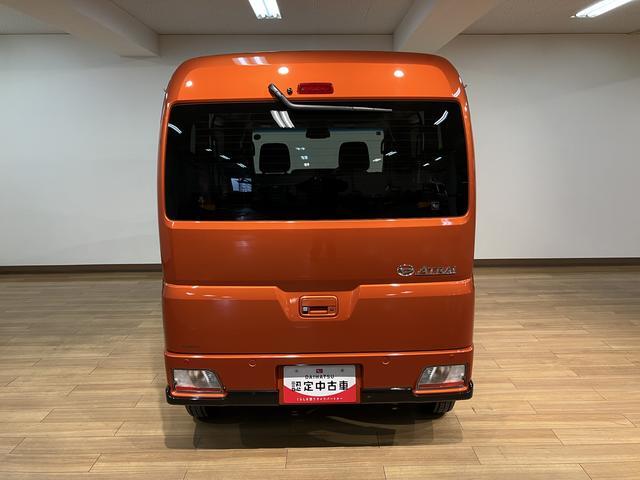 ���ˏグ���̃o�b�N�h�A�ŉJ�̓��̉ו��̐ς݉��낵�����S��