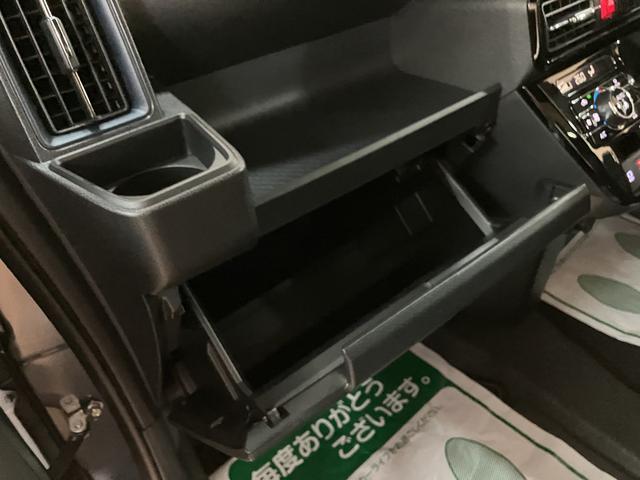 ����ȑ��ɂ��O���[�u�{�b�N�X�Ə㕔�ɏ��^�̃{�b�N�X�e�B�b�V������������X�y�[�X������܂���