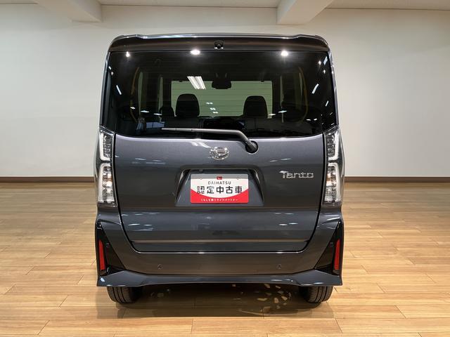 ���ˏグ���̃o�b�N�h�A�ŉJ�̓��̉ו��̐ς݉��낵�����S��