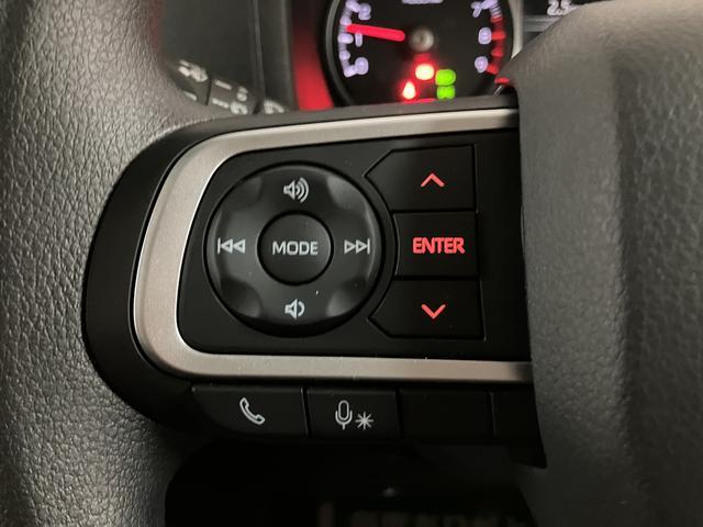 �y�X�e�A�����O�����R���z�茳�̃{�^������A�I�[�f�B�I��i�r�Ȃǂ̑��삪�ł���̂ŁA�悻���������Ɉ��S�ɉ^�]�ɏW���ł��܂��I