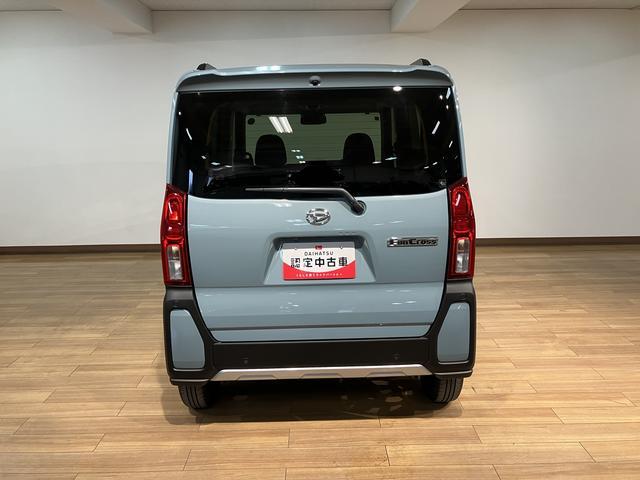 ���ˏグ���̃o�b�N�h�A�ŉJ�̓��̉ו��̐ς݉��낵�����S��