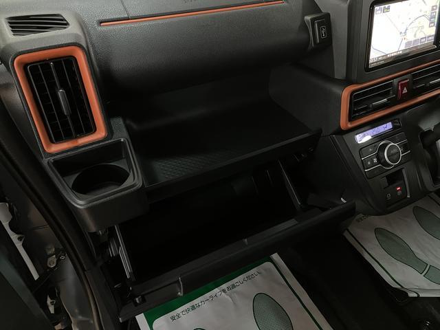 ����ȑ��ɂ��O���[�u�{�b�N�X�Ə㕔�ɏ��^�̃{�b�N�X�e�B�b�V������������X�y�[�X������܂���