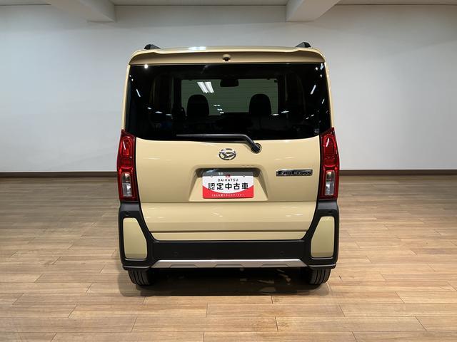 ���ˏグ���̃o�b�N�h�A�ŉJ�̓��̉ו��̐ς݉��낵�����S��