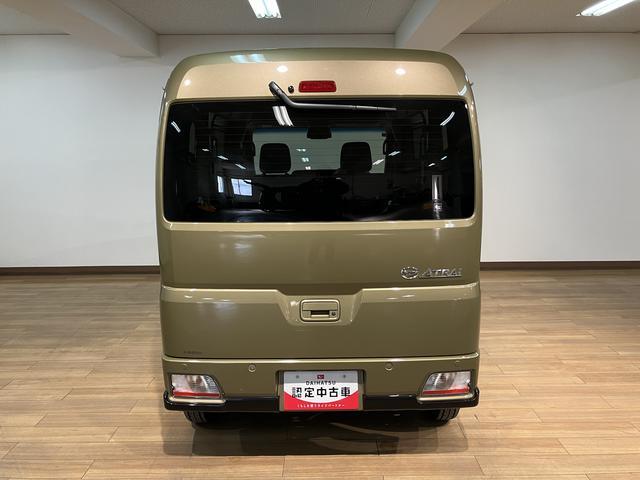 ���ˏグ���̃o�b�N�h�A�ŉJ�̓��̉ו��̐ς݉��낵�����S��