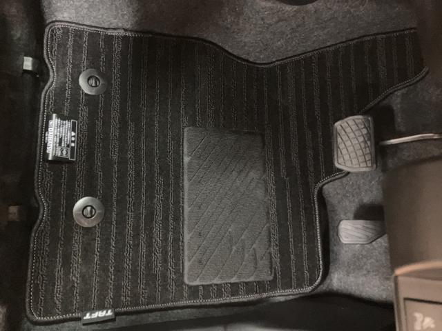 タフト Ｇターボ　ダーククロムベンチャー　２５年ナビ／ＡＣＣ　スカイフィールトップ　アダプティブクルーズコントロール　ＬＥＤヘッド／フォグ　運／助シートヒーター　プッシュボタンスタート　キーフリー　電動パーキングブレーキ　バックカメラ　１５インチアルミホイール（9枚目）