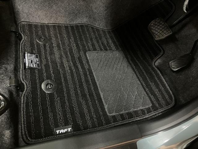 タフト Ｇターボ　ダーククロムベンチャー　ターボ車　純正メモリーナビ　バックカメラ　スカイフィールトップ　スマートアシスト　ルーフレール　前席シートヒーター　前後コーナーセンサー　ＬＥＤヘッド　電子パーキング　キーフリーシステム（5枚目）