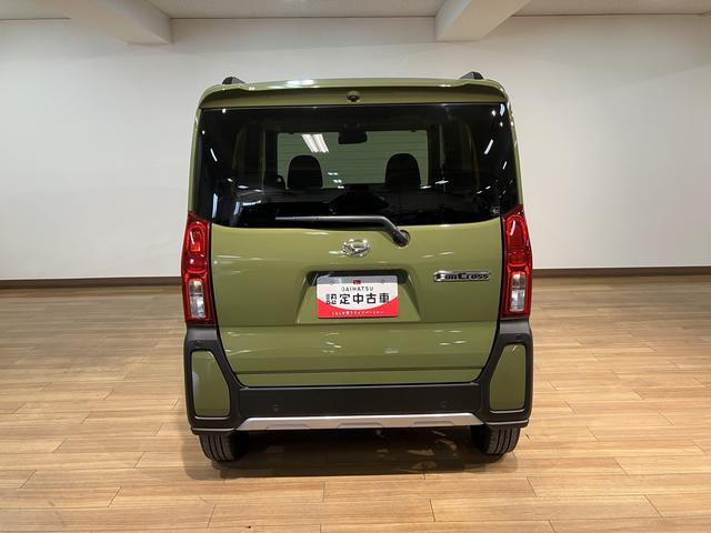 ���ˏグ���̃o�b�N�h�A�ŉJ�̓��̉ו��̐ς݉��낵�����S��