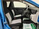 広々として運転のしやすい運転席☆ 足元も広々としていますよ♪