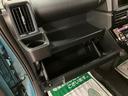 助手席側にもグローブボックスと上部に小型のボックスティッシュ等がおけるスペースもあります☆