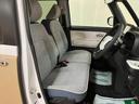 広々として運転のしやすい運転席☆　足元も広々としていますよ♪