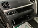 助手席側にもグローブボックスと上部に小型のボックスティッシュ等がおけるスペースもあります☆